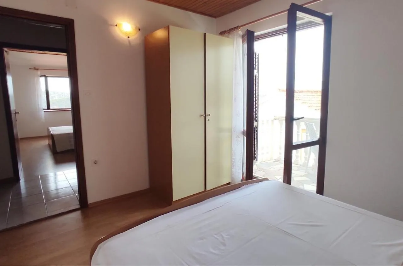 Guest house Apartments Lidija Lopar