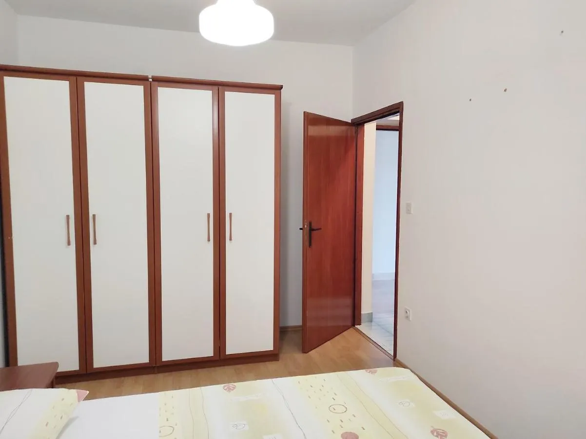 Guest house Apartments Lidija Lopar
