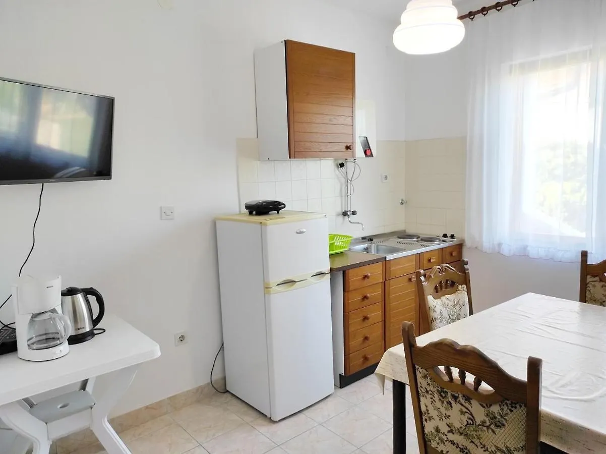Apartments Lidija Lopar Guest house